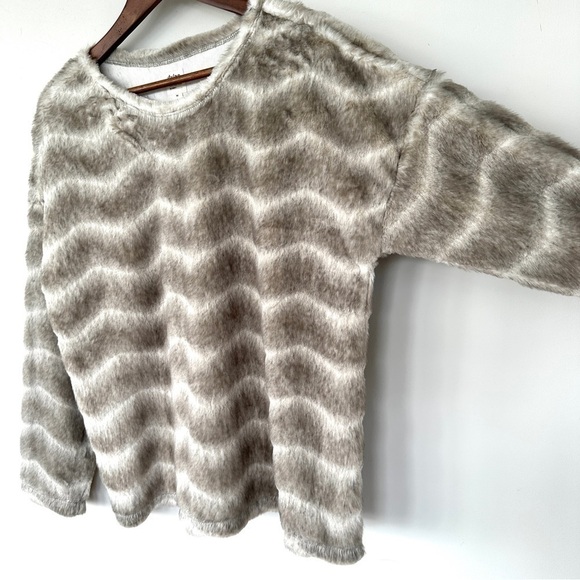 Dylan Los Angeles apres-ski faux fur sweater with crew neck & long sleeves - Picture 3 of 9